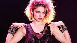 El regreso de la moda retro: las prendas de los 80 y 90 que vuelven a conquistar el presente