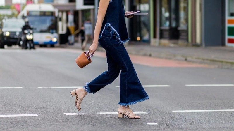 J es por Jeans inspirados en los 70s.