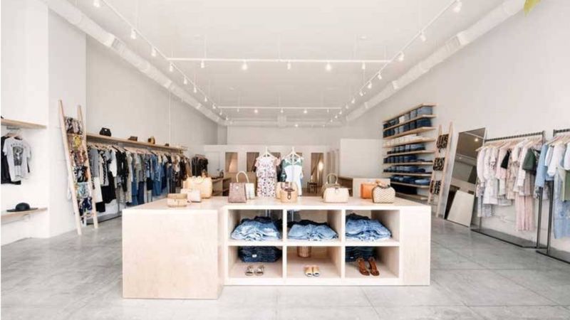 7. The Reformation – Moda sostenible con estilo
