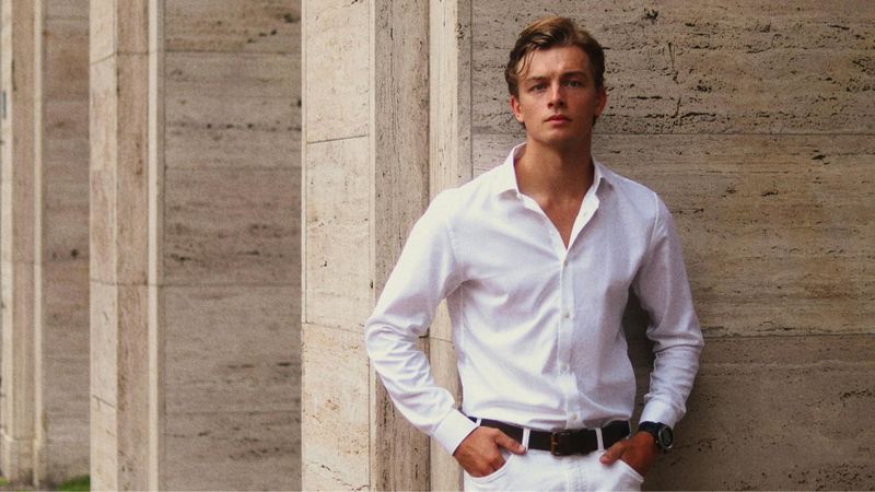 3. Camiseta blanca premium