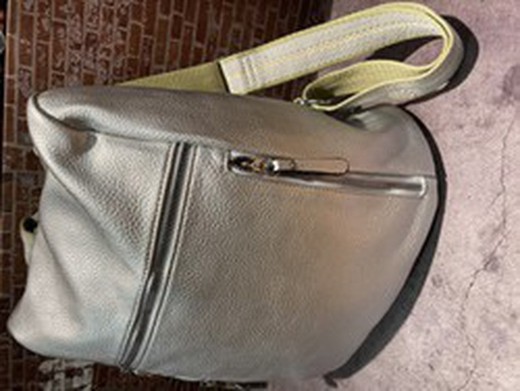 Mochila básica de aspecto metalizado Varis Silver