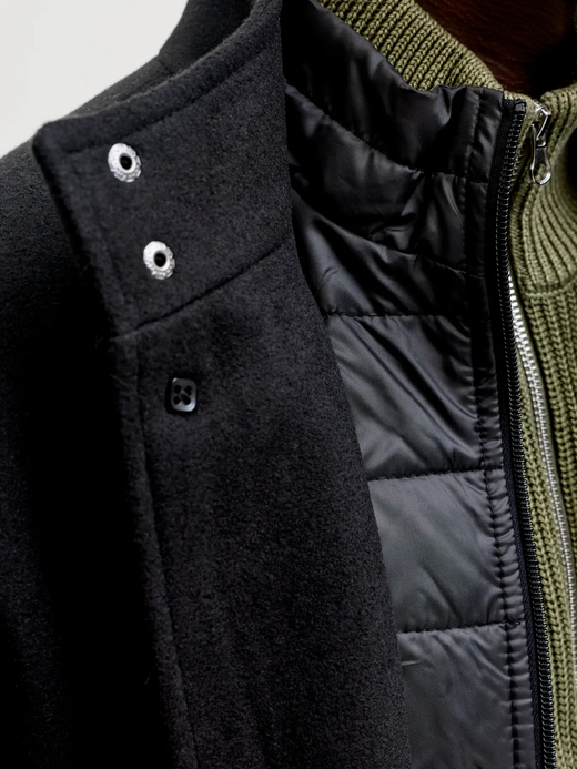 Abrigo 3/4 con detalle chaleco alcochado Jack & Jones Black