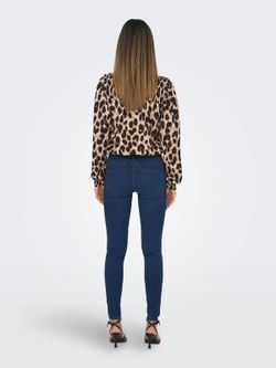 Blusón m/l con estampado leopardo Only Cloud Dancer