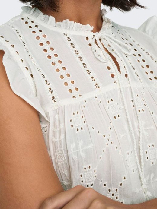 Blusón s/m con calados y volantes Only Cloud Dancer