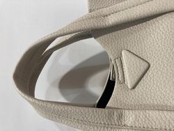 Bolso pequeño cruzado con cadena Varis Brown