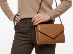Bolso pequeño cruzado con cadena Varis Brown