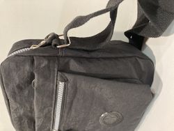 Bolso pequeño cruzado Varis Black