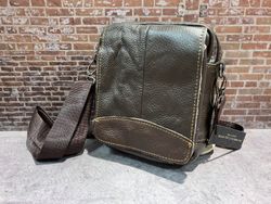 Bolso pequeño de piel cruzado Varis Brown