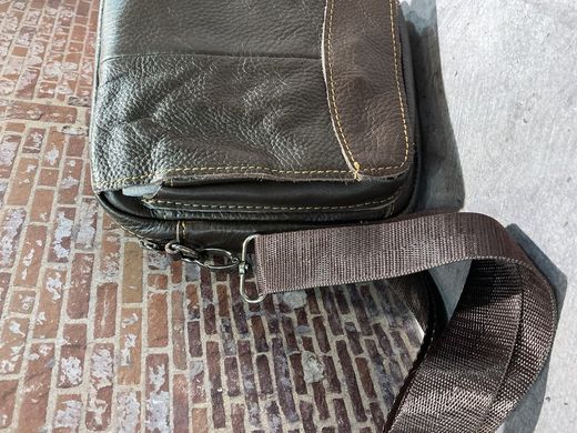 Bolso pequeño de piel cruzado Varis Brown