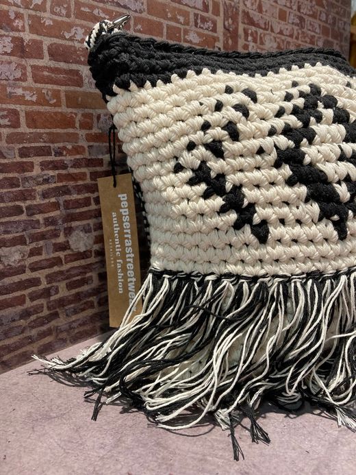 Bolso pequeño trenzado bicolor con flecos Varis White