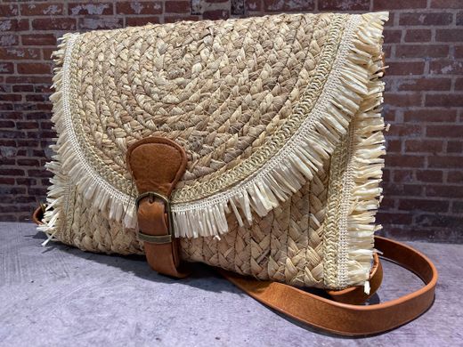 Bolso pequeño trenzado cruzado con pequeños flecos Varis Sand