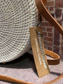 Bolso redondo cruzado Varis White