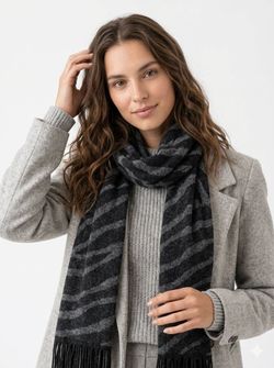 Bufanda con estampado zebra con flecos Vero Moda Black