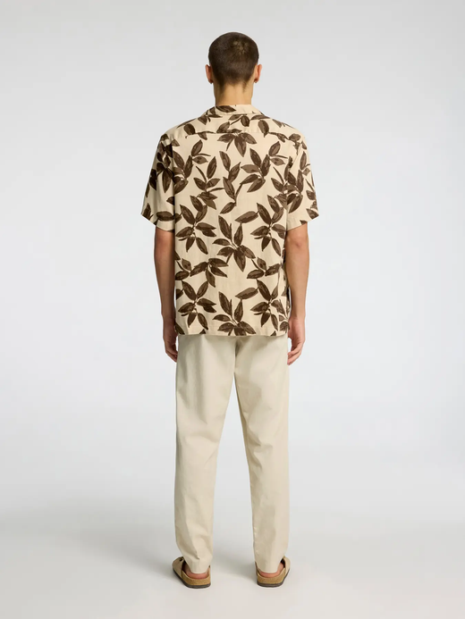 Camisa de cuello bowling con estampado hojas Selected Oatmeal