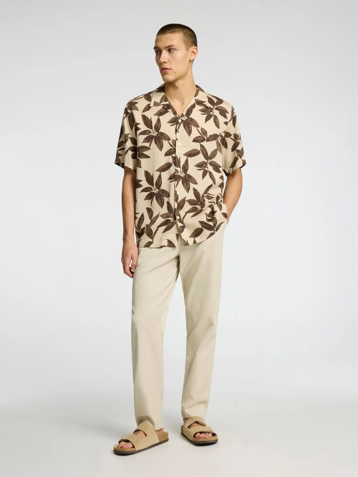 Camisa de cuello bowling con estampado hojas Selected Oatmeal