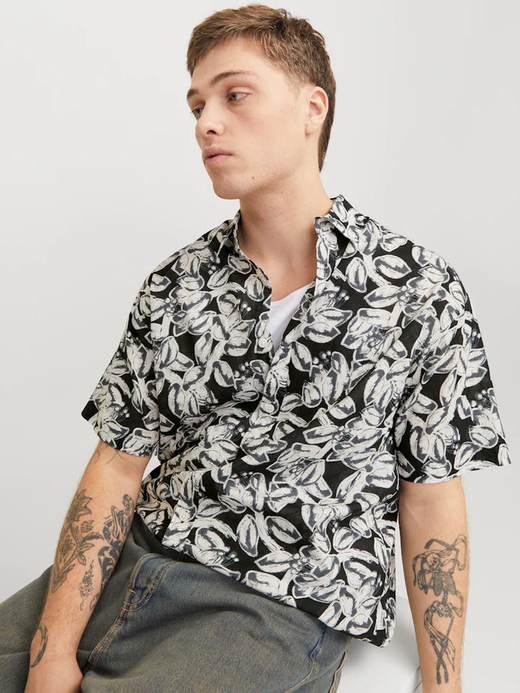 Camisa m/c con estampado hojas Jack & Jones Black
