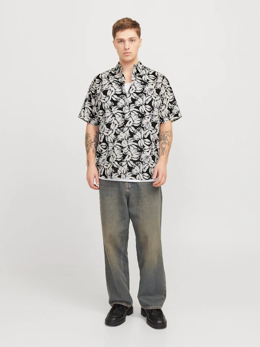 Camisa m/c con estampado hojas Jack & Jones Black