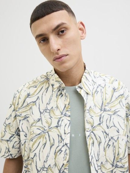 Camisa m/c con estampado hojas Jack & Jones Cloud Dancer