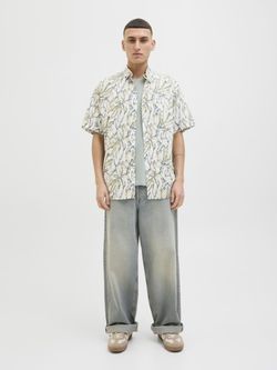 Camisa m/c con estampado hojas Jack & Jones Cloud Dancer