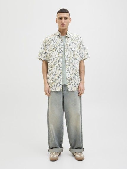 Camisa m/c con estampado hojas Jack & Jones Cloud Dancer