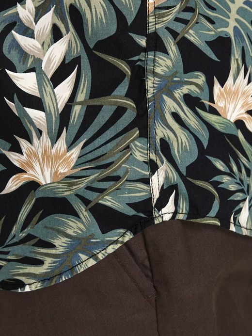 Camisa m/c con estampado hojas tropicales Jack & Jones Black