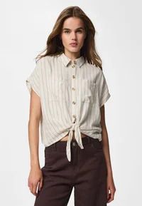 Camisa m/c con rayas y anunada Pieces Birch