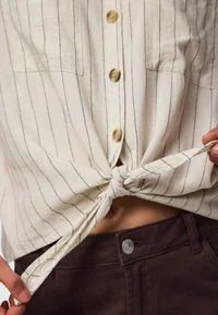 Camisa m/c con rayas y anunada Pieces Birch