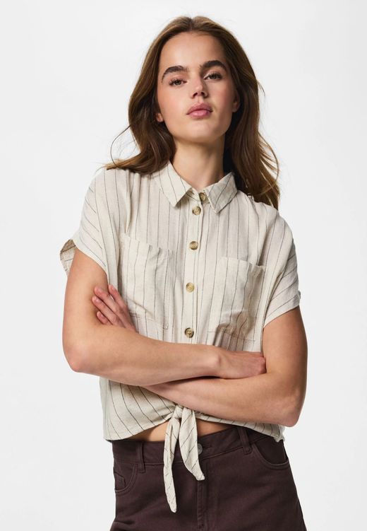Camisa m/c con rayas y anunada Pieces Birch