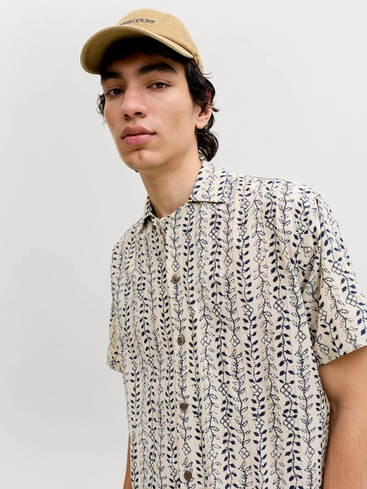 Camisa m/c resort con estampado floral monocolor Jack & Jones Moonstruck