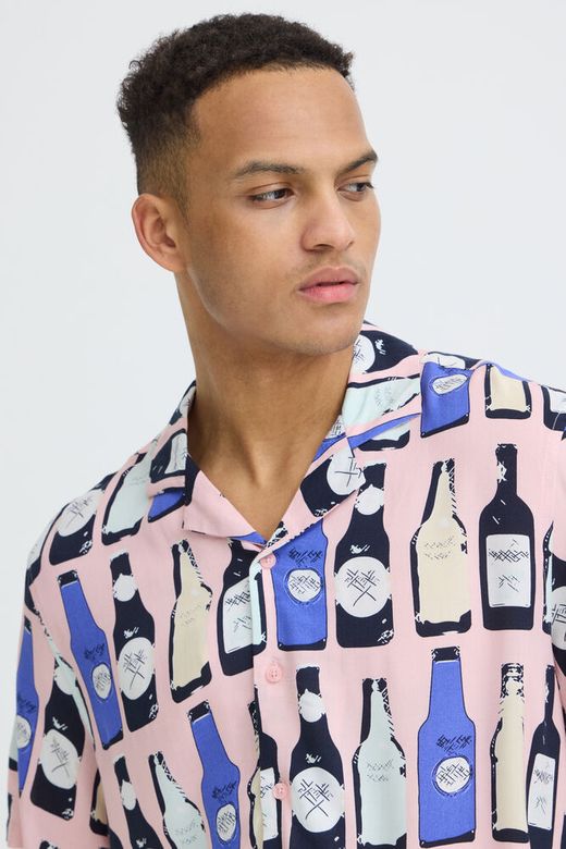 Camisa m/c viscosa con estampado botellas Blend Of America Rose