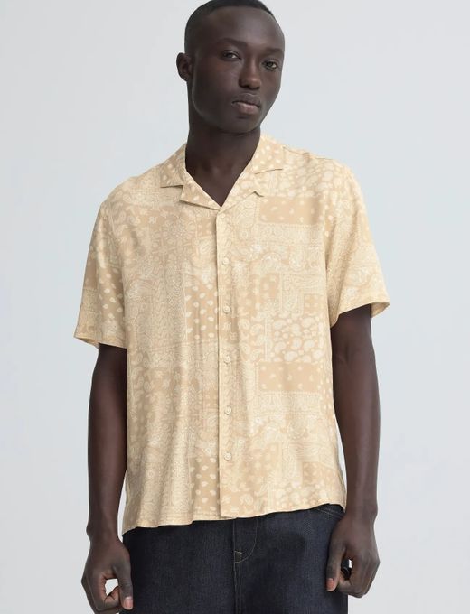 Camisa m/c viscosa con estampado cachemir monocolor Blend Of America Sand