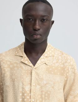Camisa m/c viscosa con estampado cachemir monocolor Blend Of America Sand