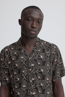 Camisa m/c viscosa con estampado hojas Blend Of America Black