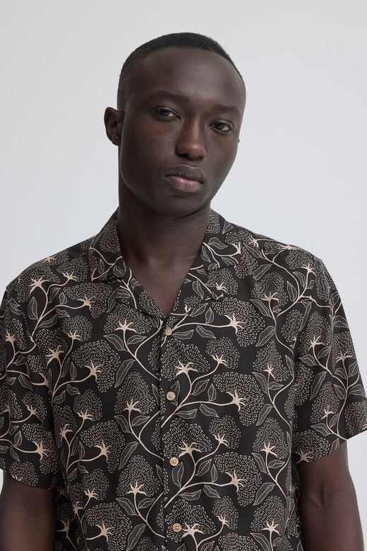 Camisa m/c viscosa con estampado hojas Blend Of America Black