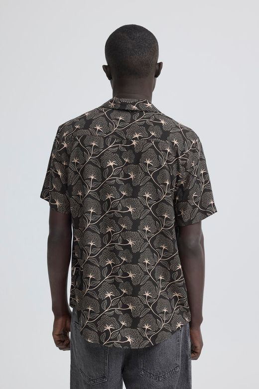 Camisa m/c viscosa con estampado hojas Blend Of America Black