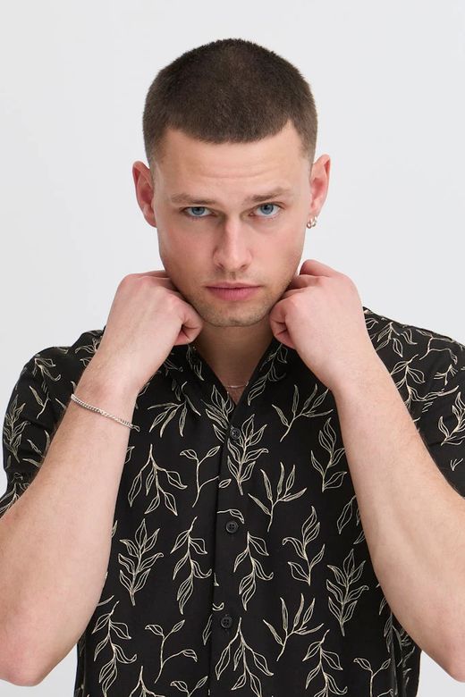 Camisa m/c viscosa con estampado hojas monocolor Blend Of America Black