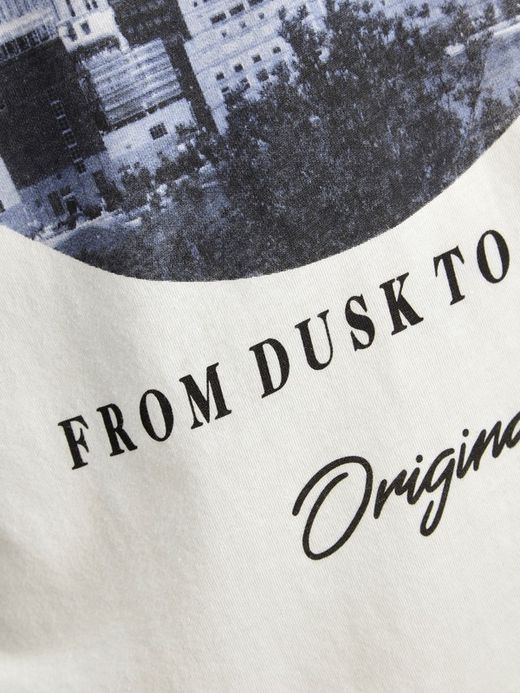 Camiseta con dibujo ciudad y letras Jack & Jones Cloud Dancer