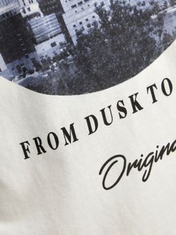 Camiseta con dibujo ciudad y letras Jack & Jones Cloud Dancer