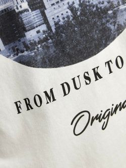 Camiseta con dibujo ciudad y letras Jack & Jones Cloud Dancer