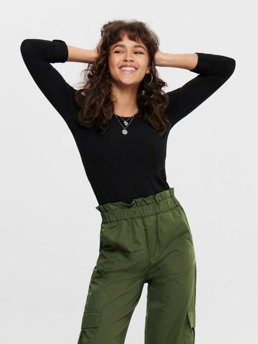 Nur schwarzes Langarm-Stretch-Top mit Rundhalsausschnitt