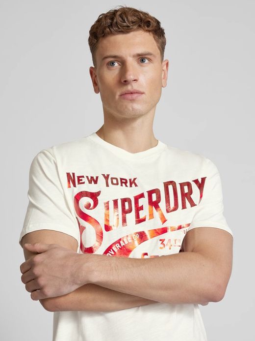 Camiseta m/c con letras branding con efecto metalizado Superdry White