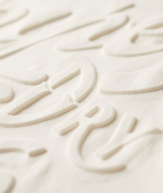 Camiseta m/c con letras branding relieve Superdry Winter White