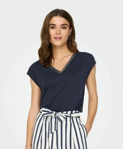 Camiseta s/m de cuello pico repuntes Only Night Sky