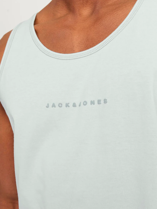 Camiseta tirantes con letras pequeñas pecho Jack & Jones Skylight