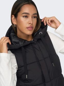 Chaleco 3/4 alcochado con capucha Only Black