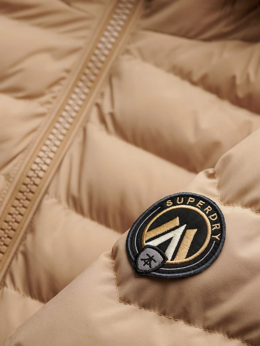 Chaqueta alcochada con capucha con pelo Superdry Beige