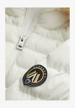 Chaqueta alcochada con capucha con pelo Superdry Bright White