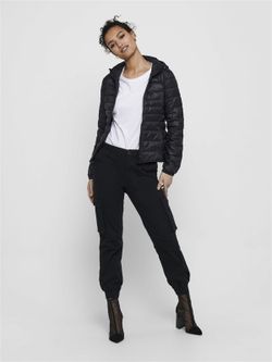 Chaqueta alcochada con capucha lisa Only Black