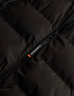 Chaqueta con capucha alcochada Superdry Black