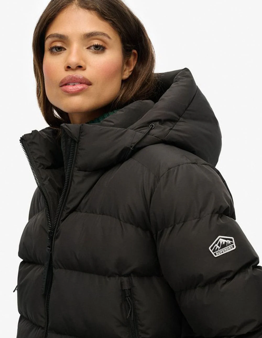 Chaqueta corta con capucha alcochada Superdry Black